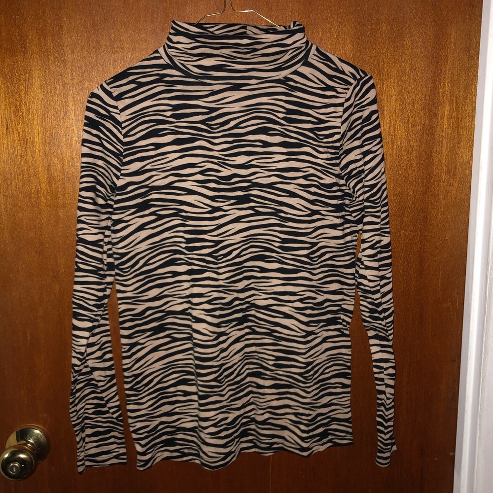 Loft zebra print mockneck Top size XS petite
